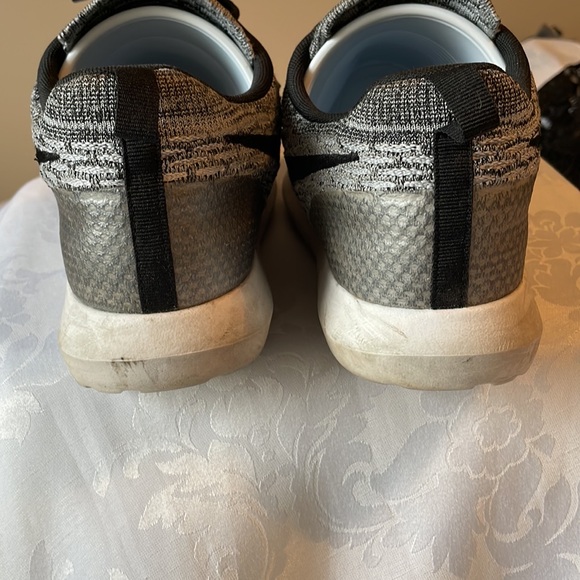 Nike grey Flyknit lace up fabric running lightweight reinforced toe Sz 9.5 - Picture 6 of 9